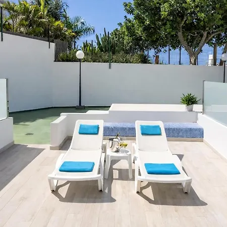 Island Pool Escape *