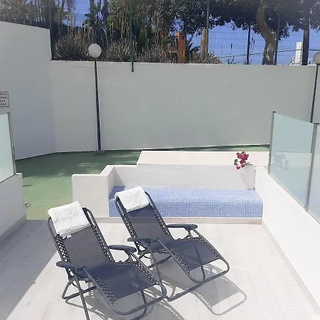 Apartman Island Pool Escape