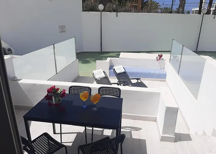 Island Pool Escape *