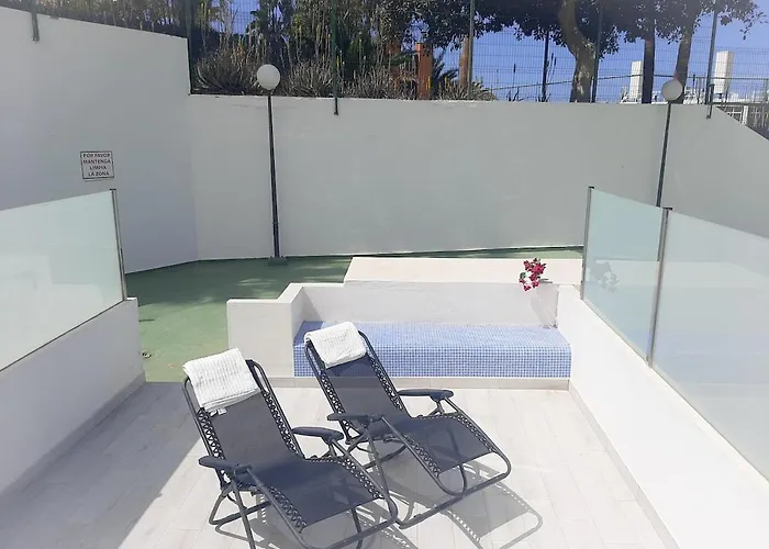 Apartment Island Pool Escape